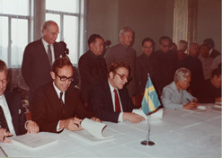 1982年9月15日，国药外贸与瑞典法玛西亚普强公司合资建立华瑞制药有限公司。华瑞制药是第一家中瑞合资企业。